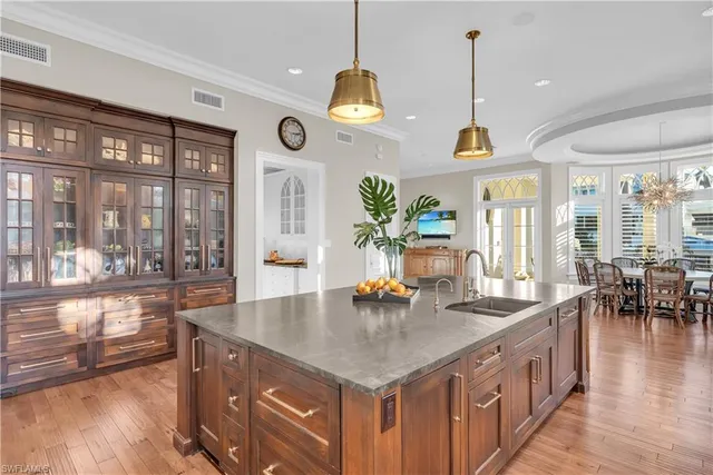 $12,999,999 | 40 5th Avenue South, Naples, FL 34102