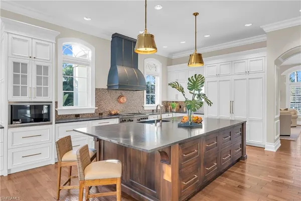 $12,750,000 | 40 5th Avenue South, Naples, FL 34102