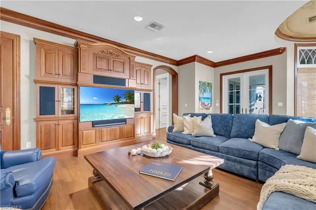 $12,999,999 | 40 5th Avenue South, Naples, FL 34102