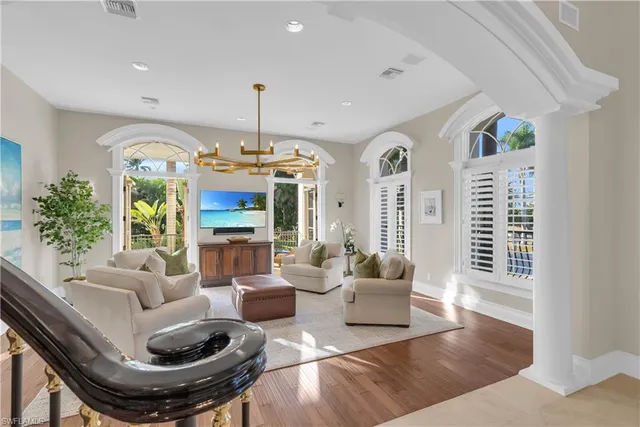 $12,999,999 | 40 5th Avenue South, Naples, FL 34102