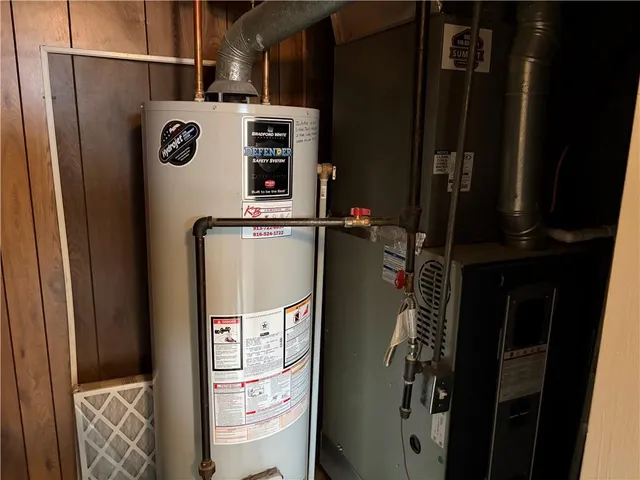 $265,000 | 302 Northwest Shamrock Avenue, Lee's Summit, MO 64081