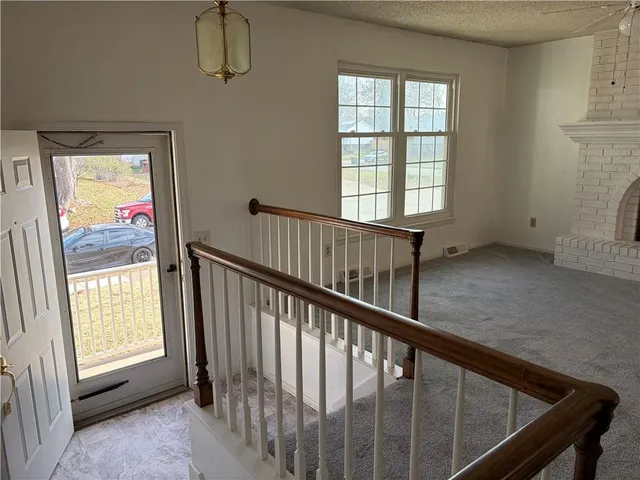 $265,000 | 302 Northwest Shamrock Avenue, Lee's Summit, MO 64081