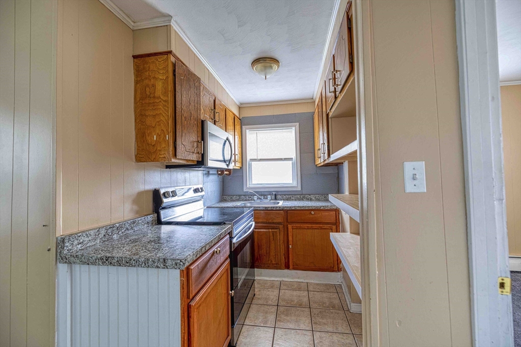 47 Mulberry Street Fall River, MA 02721 - Photo 3 of 38