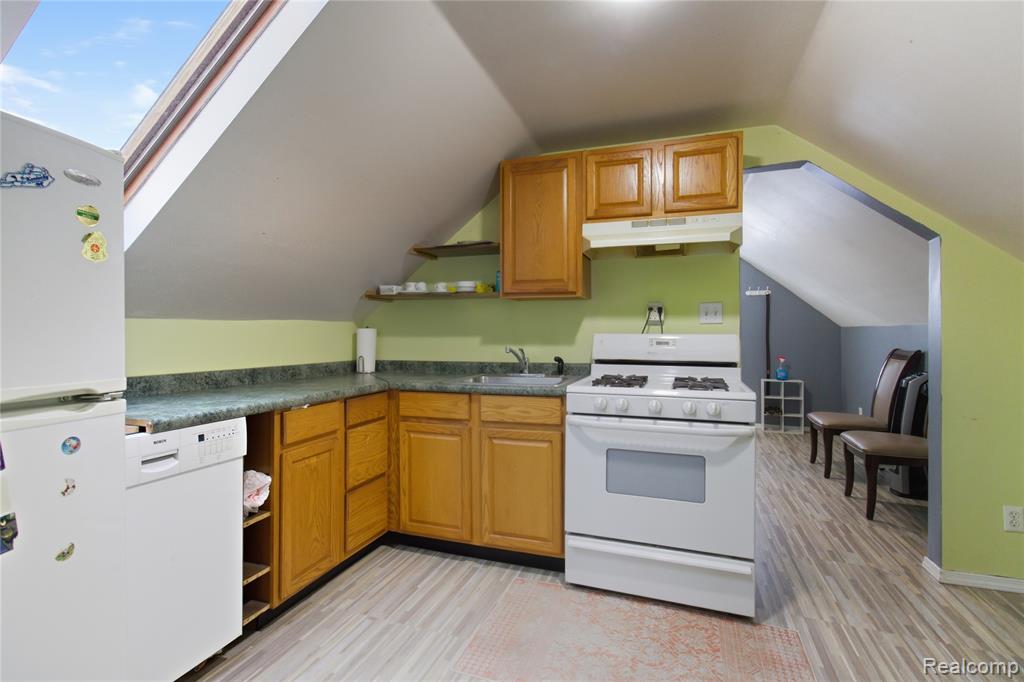 11644 Charest Street Hamtramck, MI 48212 - Photo 16 of 32