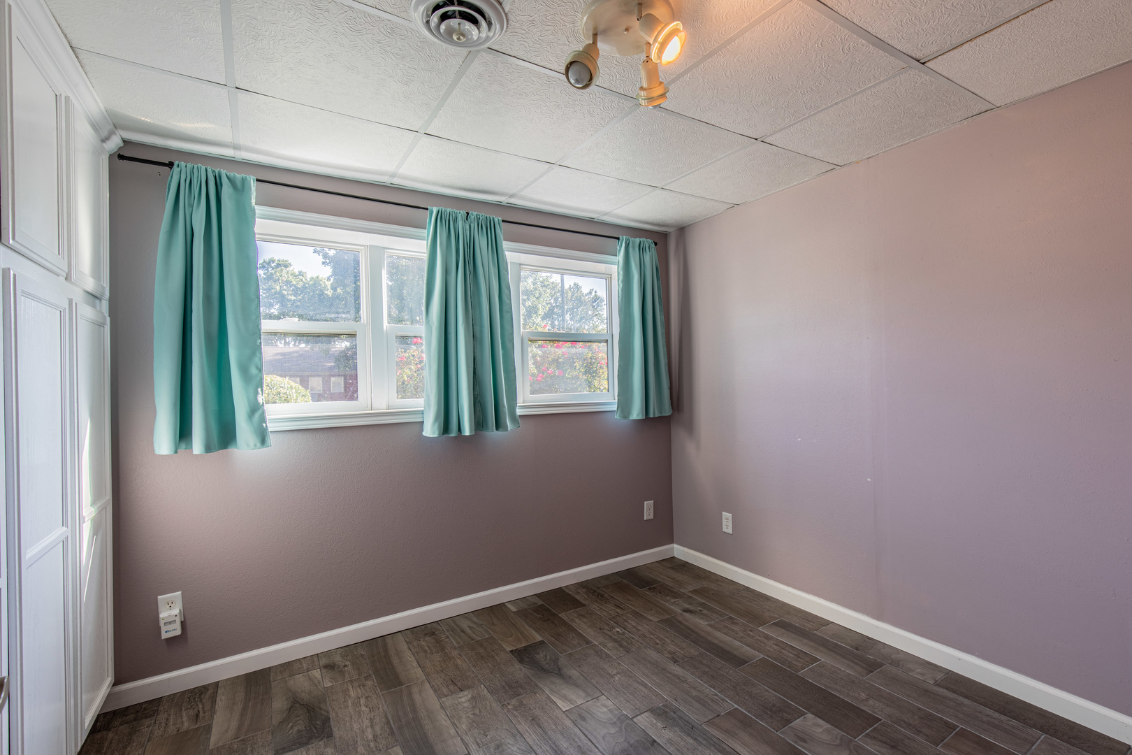 1106 Beech Drive Dixon, IL 61021 - Photo 20 of 32 an empty room with wooden floor and windows