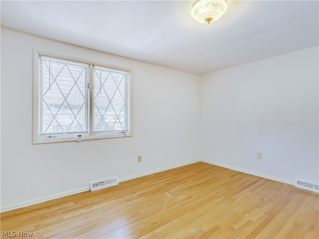 1047 Roland Road Lyndhurst, OH 44124 - Photo 14 of 26 2nd Bedroom on second Floor.