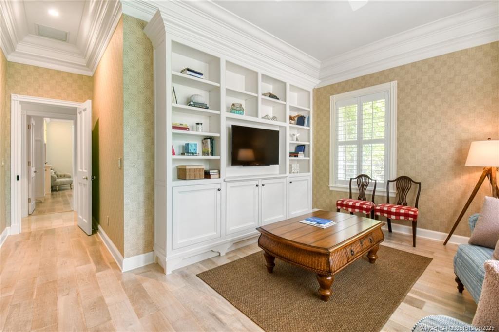 485 South Beach Road Hobe Sound, FL 33455 - Photo 39 of 72 a living room with furniture and a flat screen tv