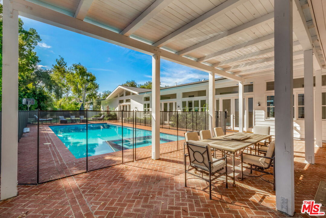 9669 Oak Pass Road Beverly Hills, CA 90210 - Photo 21 of 36