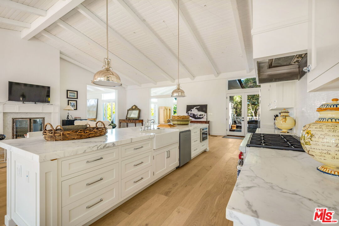 9669 Oak Pass Road Beverly Hills, CA 90210 - Photo 28 of 36