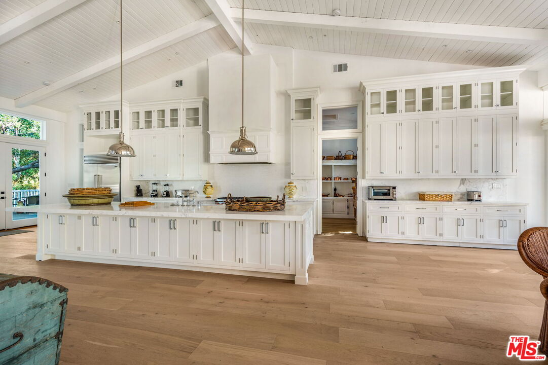 9669 Oak Pass Road Beverly Hills, CA 90210 - Photo 29 of 36
