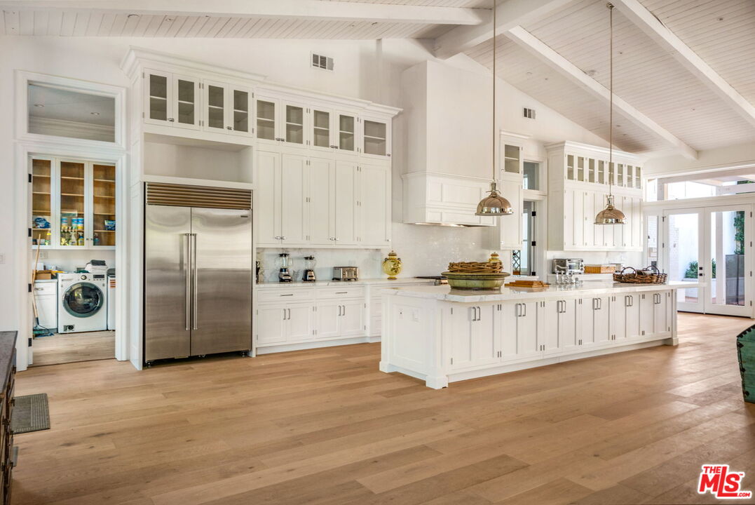 9669 Oak Pass Road Beverly Hills, CA 90210 - Photo 31 of 36