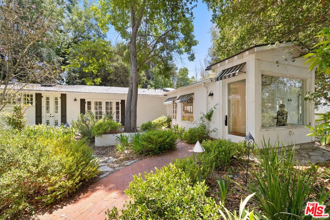 9669 Oak Pass Road Beverly Hills, CA 90210 - Photo 5 of 36
