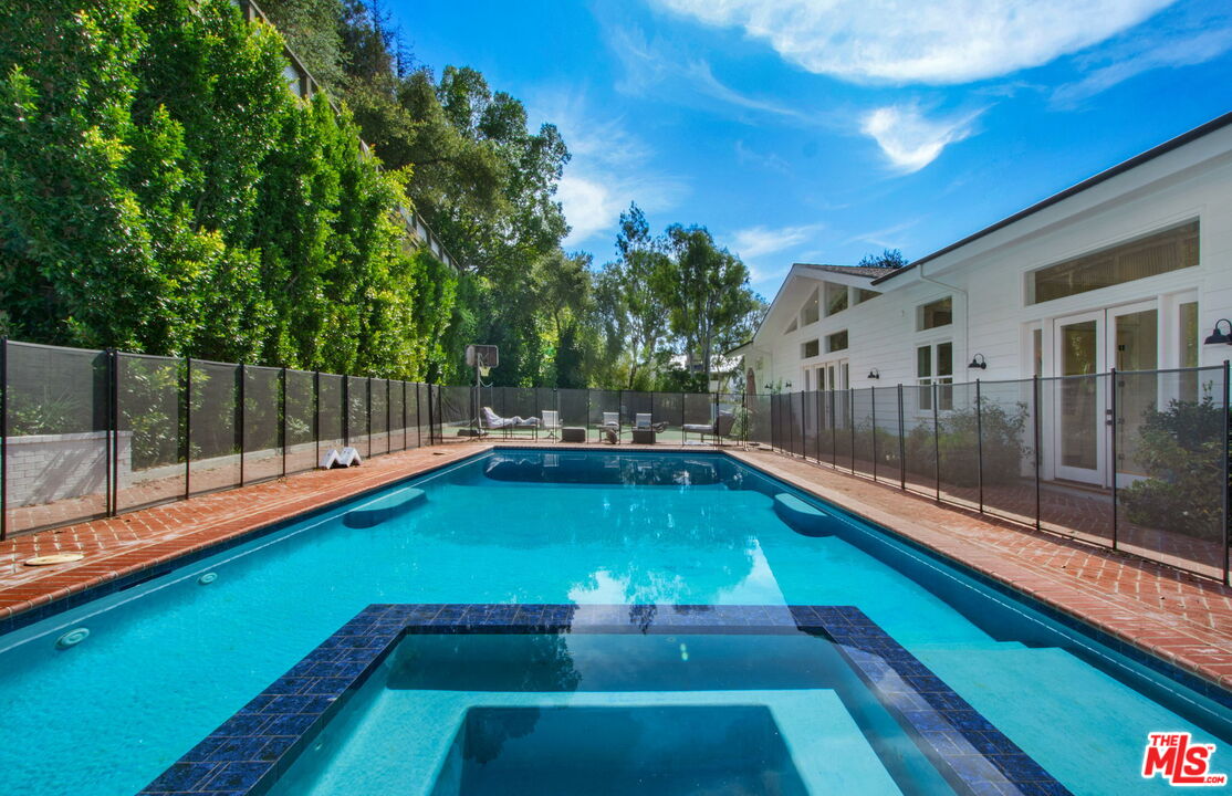 9669 Oak Pass Road Beverly Hills, CA 90210 - Photo 8 of 36