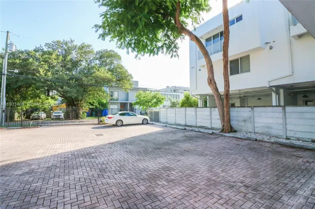 $3,500 | 2947 Coconut Avenue, Unit 4, Miami, FL 33133