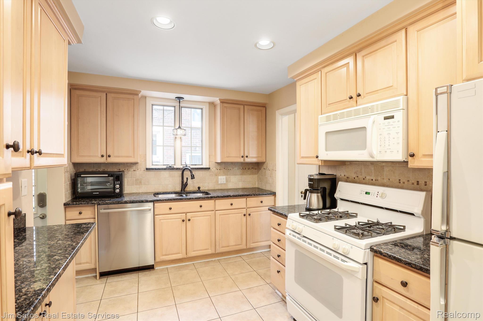 1330 Hampton Road Grosse Pointe, MI 48236 - Photo 6 of 29 Gallery Image 6