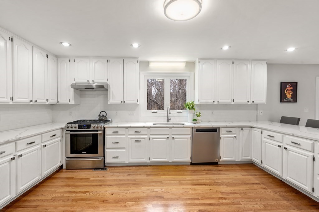 425 Central Avenue Needham, MA 02494 - Photo 8 of 23