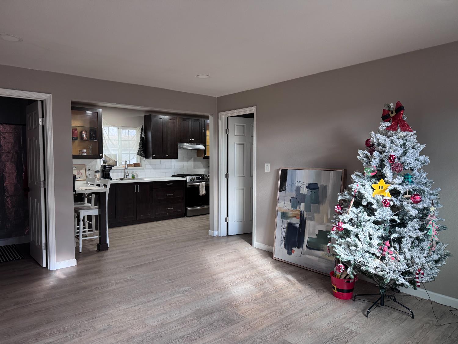 250 Davis Street Turlock, CA 95380 - Photo 5 of 18 Large living room