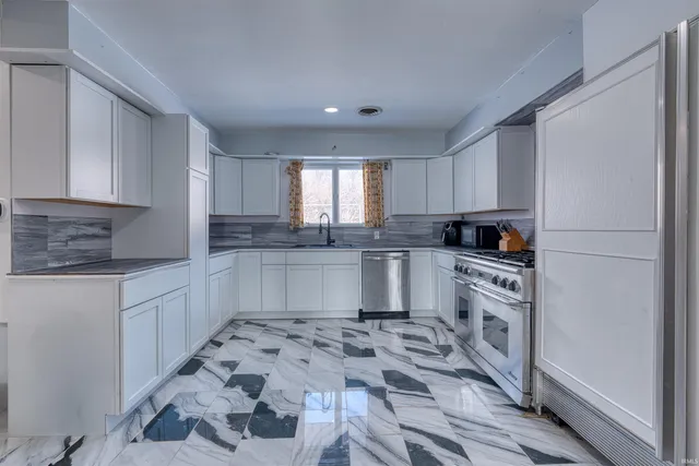 $359,900 | 986 Highway 168, Fort Branch, IN 47648