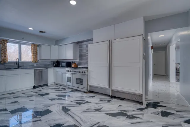 $359,900 | 986 Highway 168, Fort Branch, IN 47648