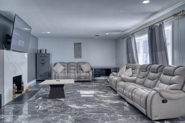 $329,900 | 986 Highway 168, Fort Branch, IN 47648