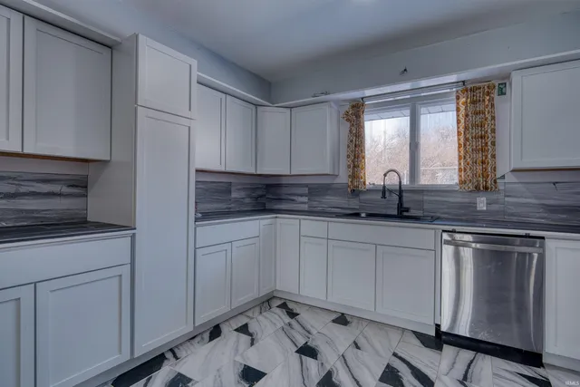 $359,900 | 986 Highway 168, Fort Branch, IN 47648