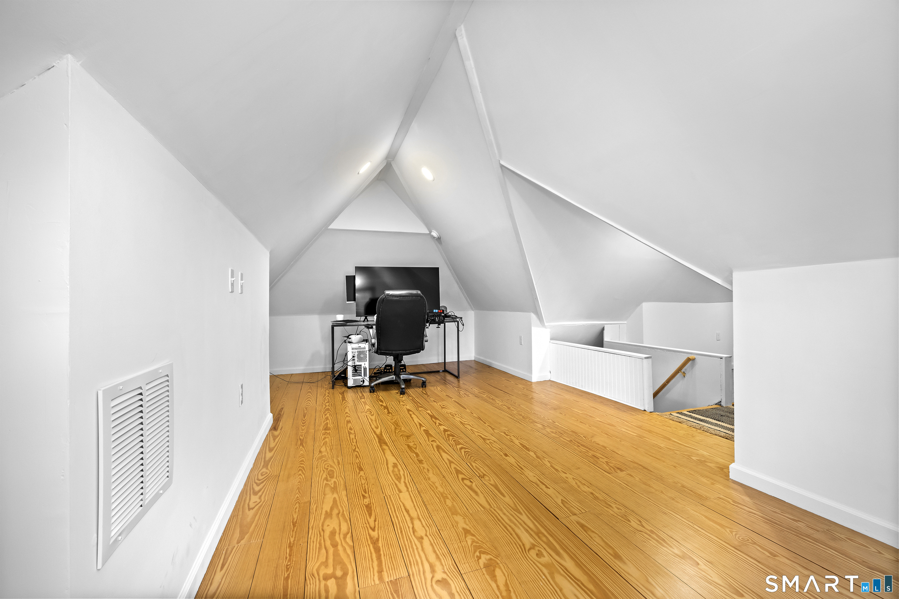 180 Rockland Road Fairfield, CT 06825 - Photo 25 of 36