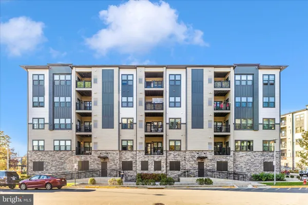 $520,000 | 12865 Mosaic Pk Way, Unit 3J, Herndon, VA 20171