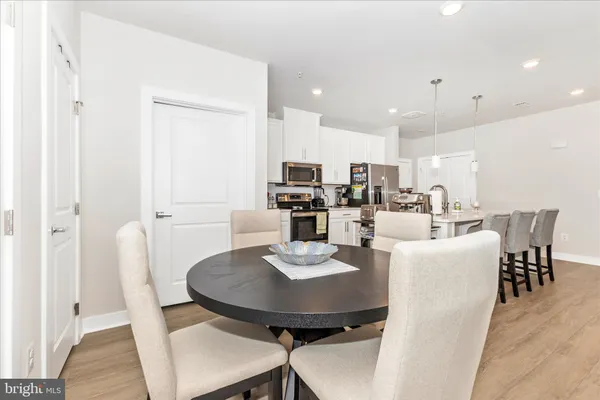 $520,000 | 12865 Mosaic Pk Way, Unit 3J, Herndon, VA 20171