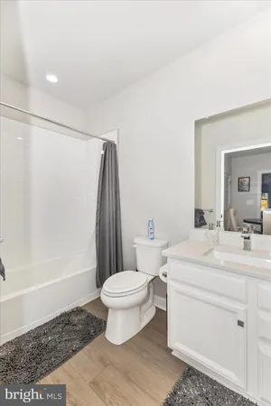 $520,000 | 12865 Mosaic Pk Way, Unit 3J, Herndon, VA 20171