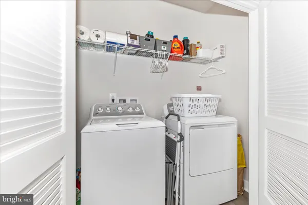 $520,000 | 12865 Mosaic Pk Way, Unit 3J, Herndon, VA 20171