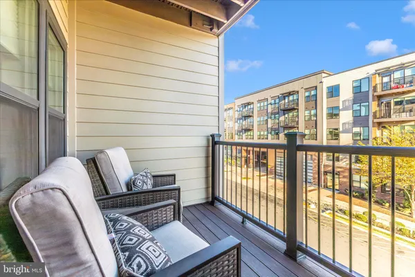 $520,000 | 12865 Mosaic Pk Way, Unit 3J, Herndon, VA 20171