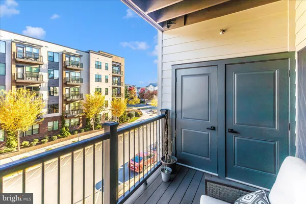 $520,000 | 12865 Mosaic Pk Way, Unit 3J, Herndon, VA 20171