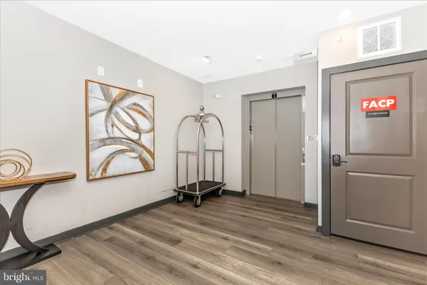 $520,000 | 12865 Mosaic Pk Way, Unit 3J, Herndon, VA 20171