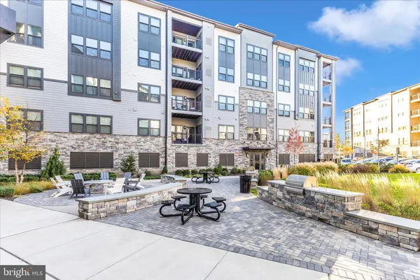 $520,000 | 12865 Mosaic Pk Way, Unit 3J, Herndon, VA 20171