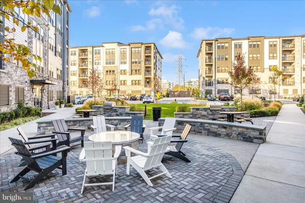 $520,000 | 12865 Mosaic Pk Way, Unit 3J, Herndon, VA 20171