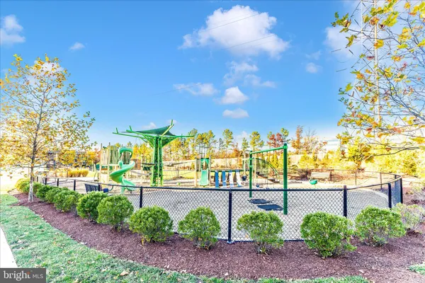 $520,000 | 12865 Mosaic Pk Way, Unit 3J, Herndon, VA 20171