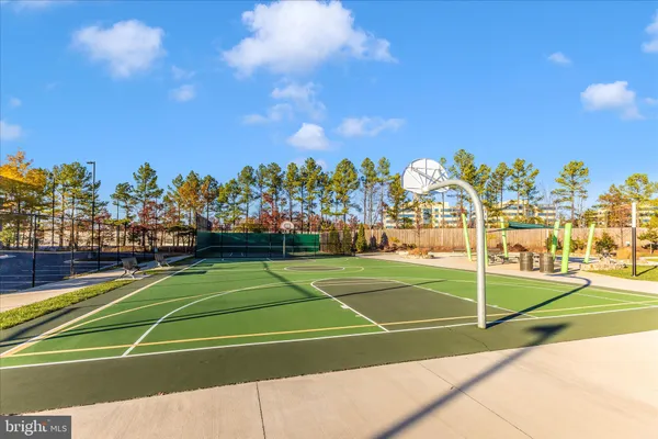 $520,000 | 12865 Mosaic Pk Way, Unit 3J, Herndon, VA 20171