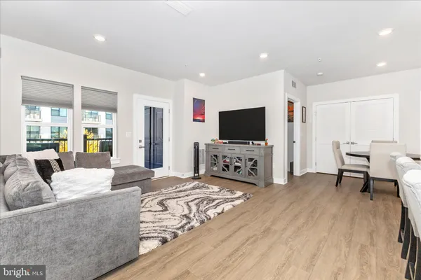 $520,000 | 12865 Mosaic Pk Way, Unit 3J, Herndon, VA 20171