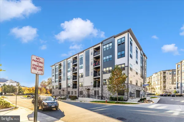 $520,000 | 12865 Mosaic Pk Way, Unit 3J, Herndon, VA 20171