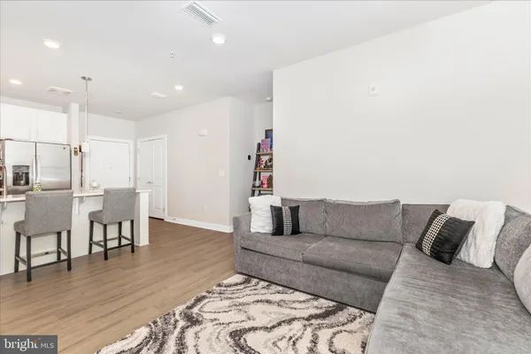 $520,000 | 12865 Mosaic Pk Way, Unit 3J, Herndon, VA 20171