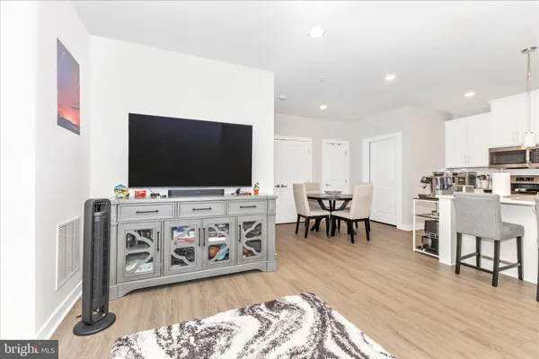 $520,000 | 12865 Mosaic Pk Way, Unit 3J, Herndon, VA 20171