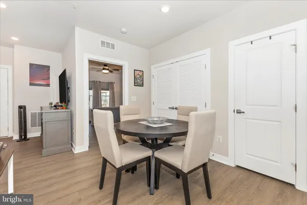 $520,000 | 12865 Mosaic Pk Way, Unit 3J, Herndon, VA 20171