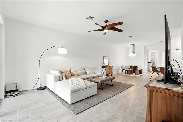 $2,450 | 1676 Alameda Drive, Naples, FL 34120