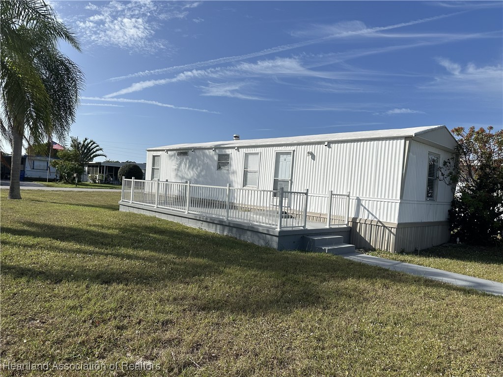 2273 Kansas Street Sebring, FL 33870 - Photo 2 of 10 a view of a backyard