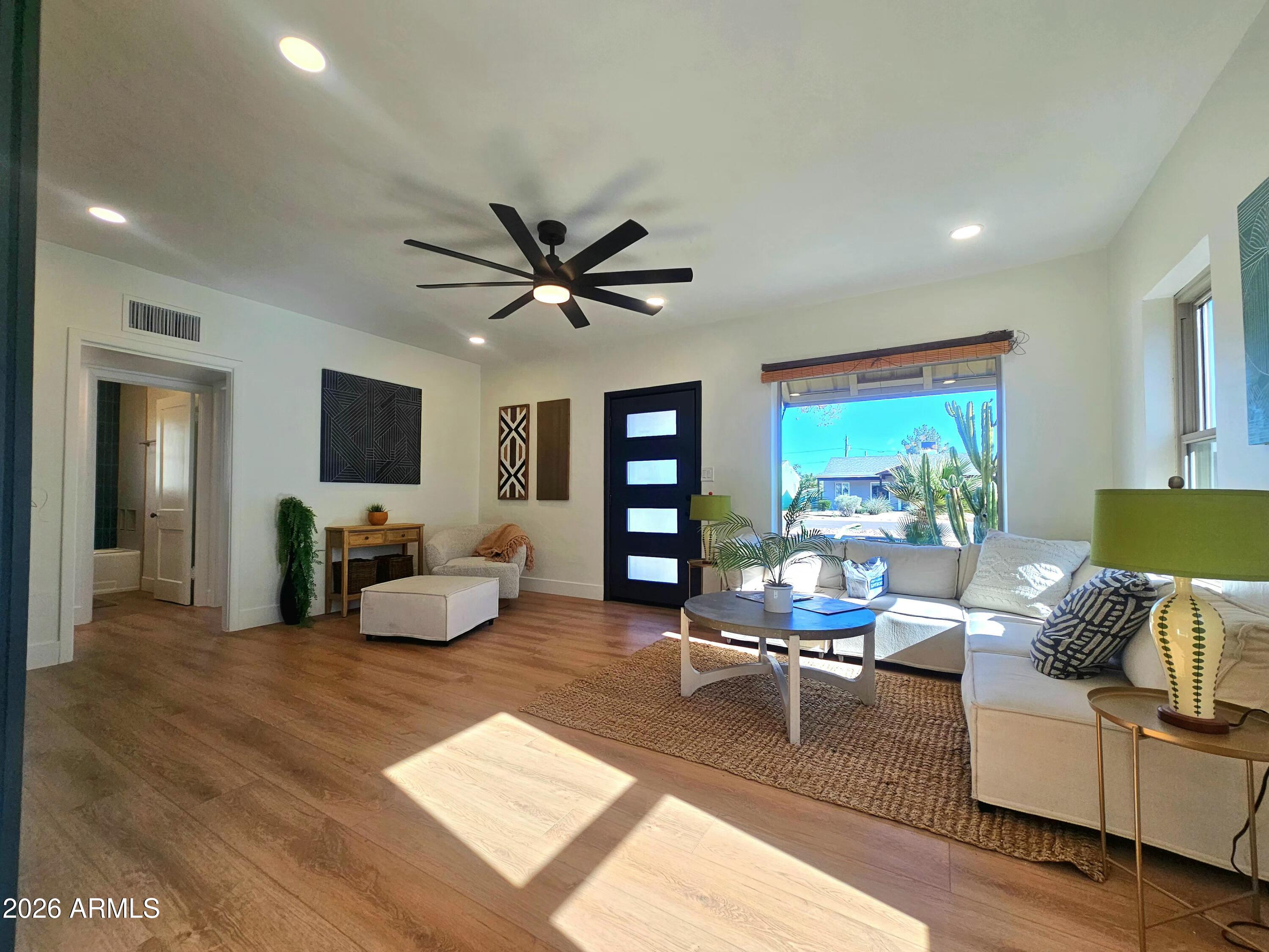 4234 North 2nd Drive Phoenix, AZ 85013 - Photo 3 of 36 20260109_131629