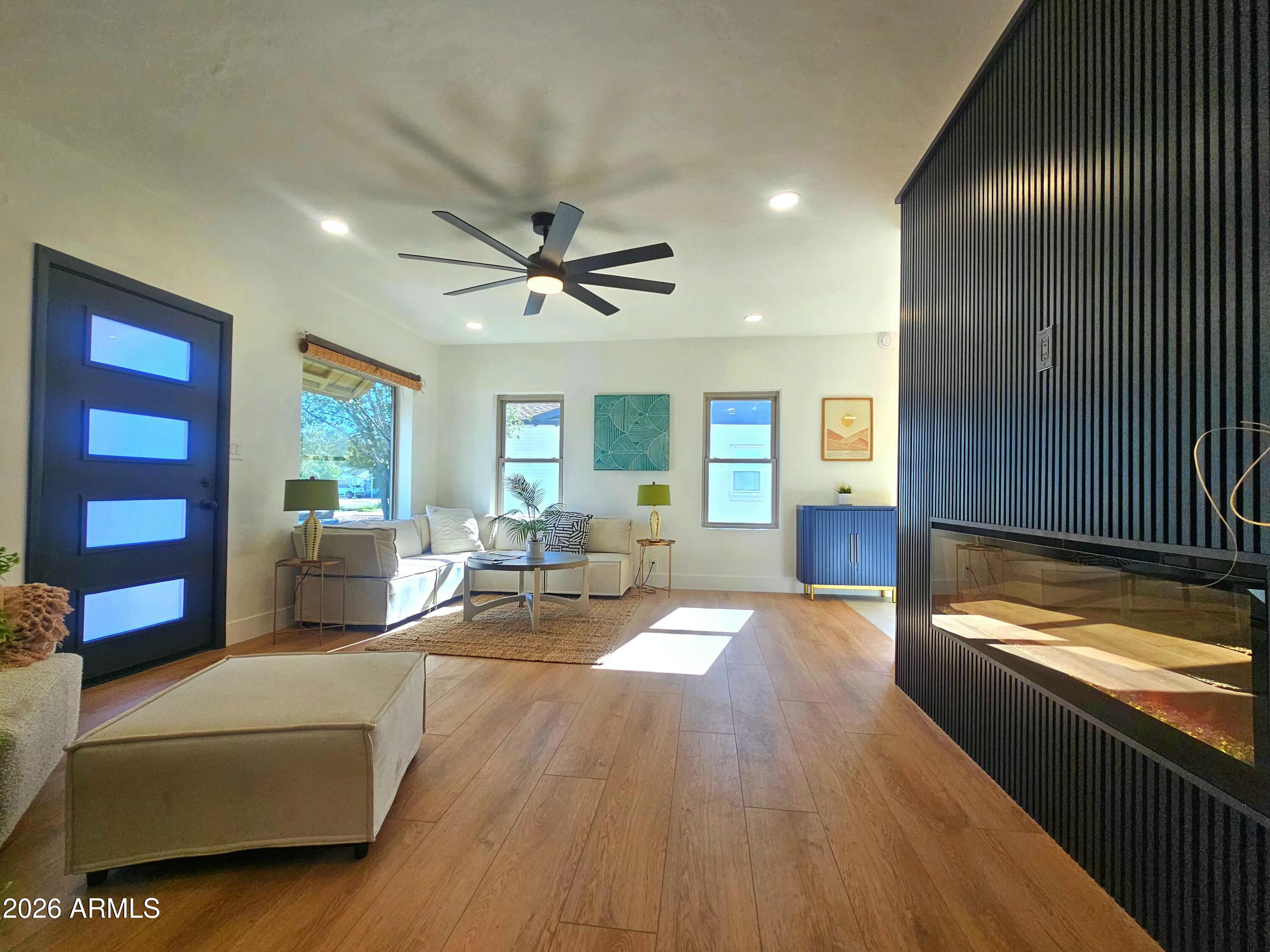 4234 North 2nd Drive Phoenix, AZ 85013 - Photo 4 of 36 20260109_132330