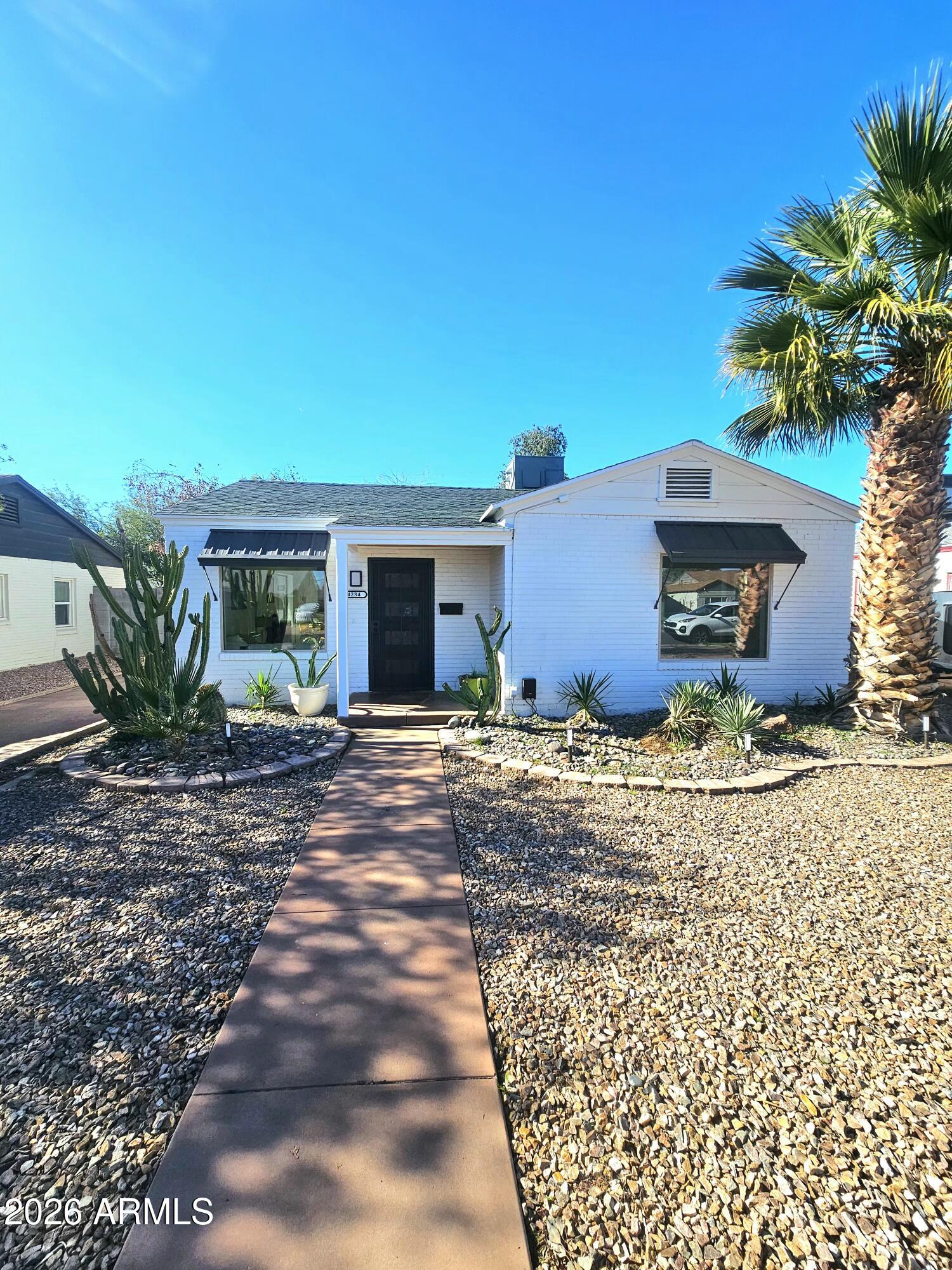 4234 North 2nd Drive Phoenix, AZ 85013 - Photo 5 of 36 20260109_133222