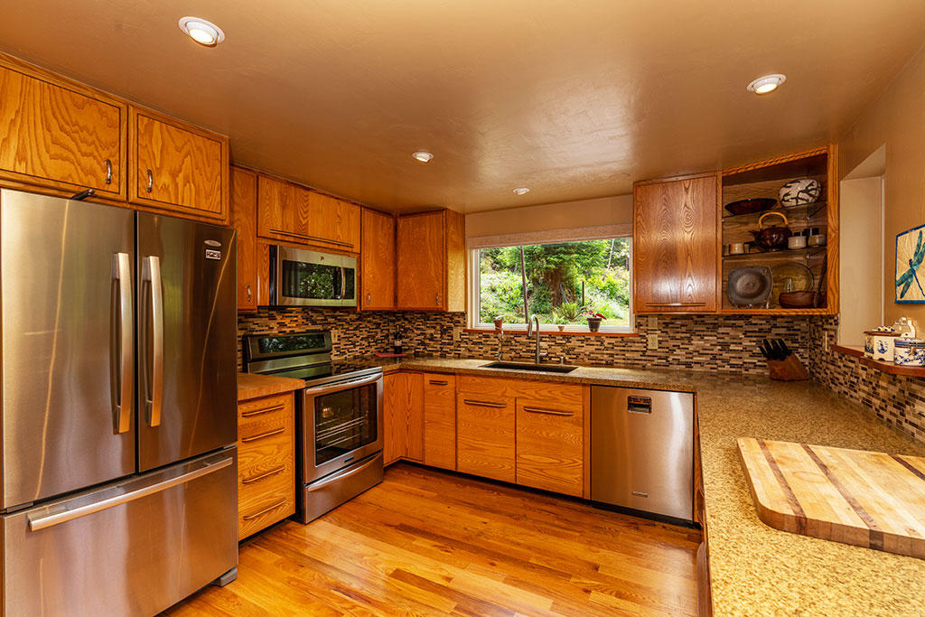 3072 Pigeon Point Road Eureka, CA 95503 - Photo 23 of 55