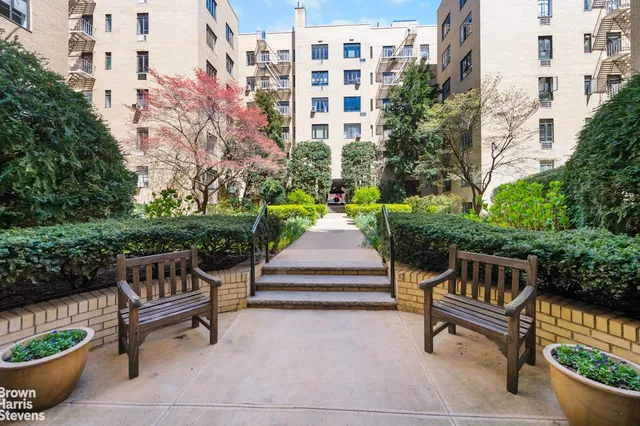 $925,000 | 255 West 23rd Street, Unit 5B | Chelsea