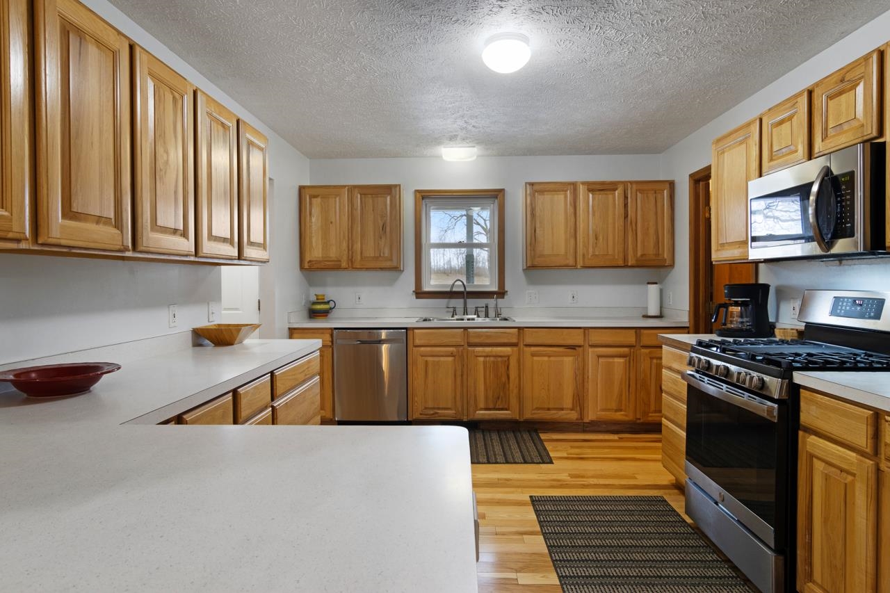 11370 South Bright Road Maple City, MI 49664 - Photo 12 of 39 Gallery Image 12